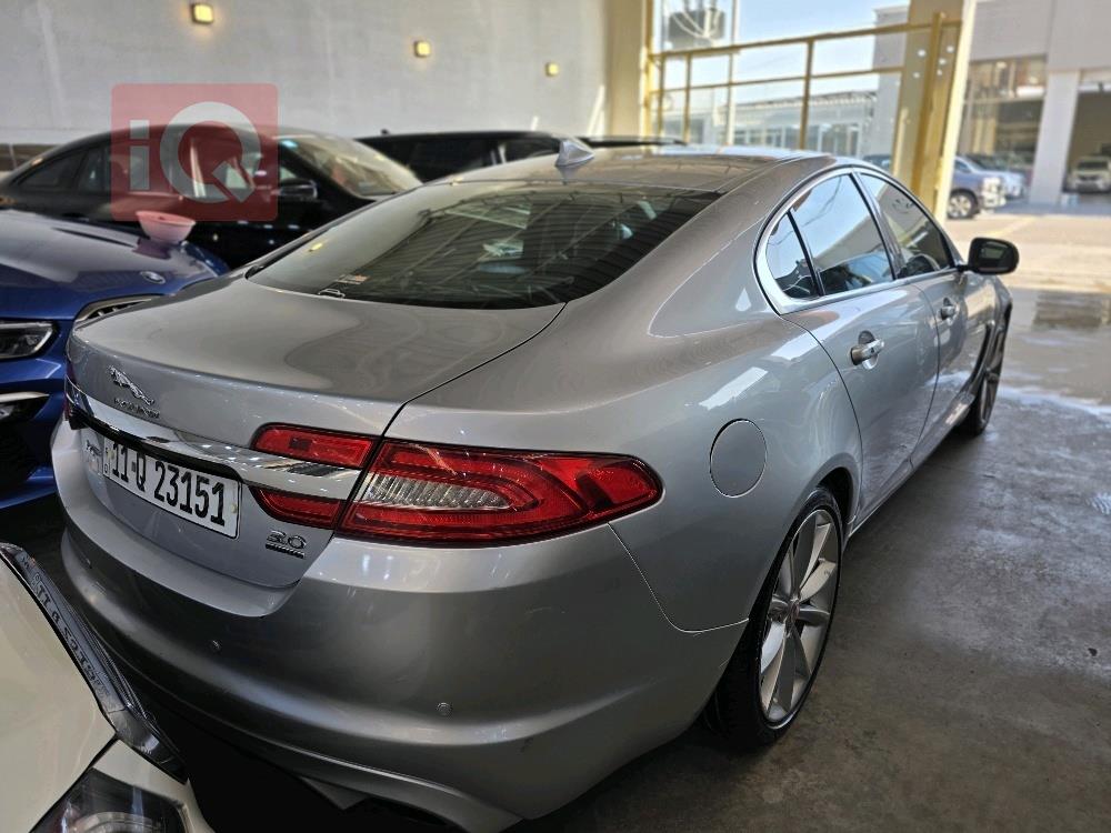 جاكوار XF